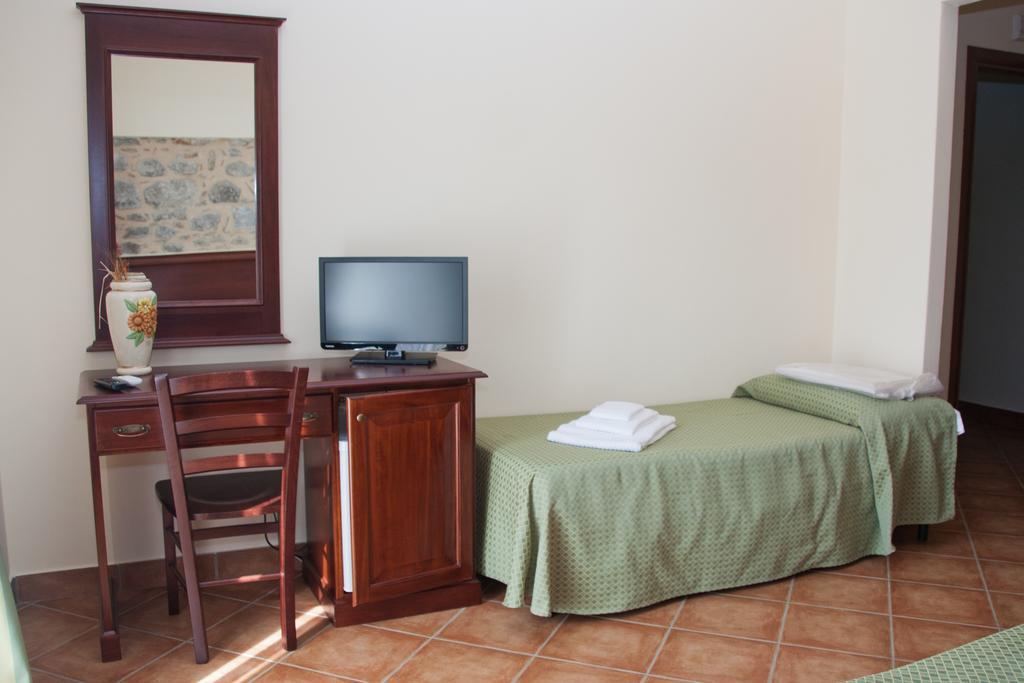 Agriturismo Valle Dell'Etna Roccella Valdemone Habitación foto