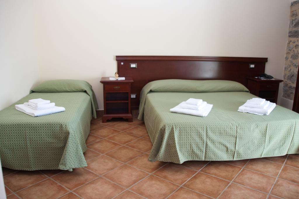 Agriturismo Valle Dell'Etna Roccella Valdemone Habitación foto