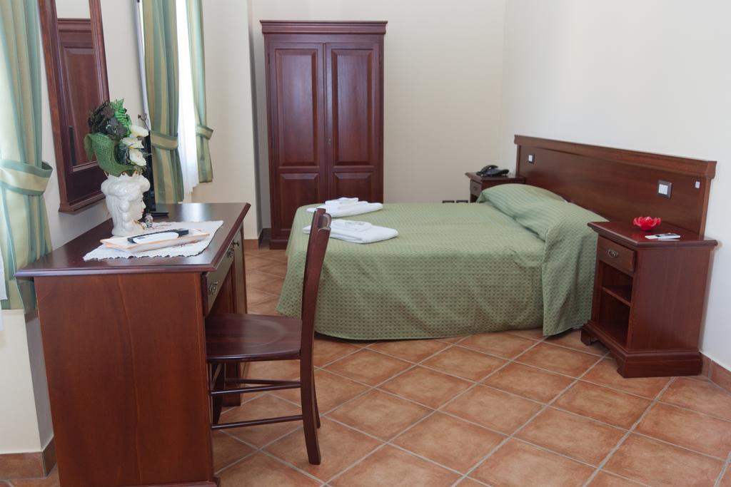 Agriturismo Valle Dell'Etna Roccella Valdemone Habitación foto